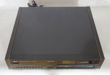Akai AT-M659 хороший тюнер, бока деревянные.