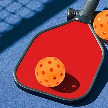Шарик Pickleball профессионального качества с 40 маленькими, аккуратно просверленными апельсинами.