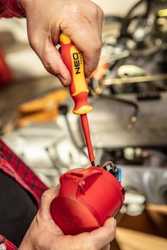 NEO Tools 04-139 Отвертка PH2*6*100, 1000В