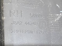 фото thumb №2, Крышка петли правая velar j8a2-44248-ad