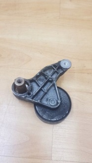 фото thumb №2, Натягувач ремінь audi a8 d2 lift 2.5 tdi