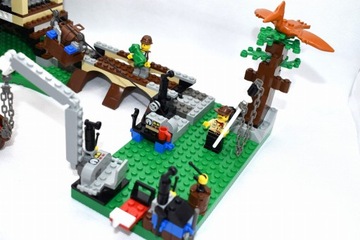 LEGO 5987 Дино-исследовательский комплекс «Искатели приключений» Дино