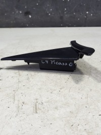 фото thumb №1, Пластик трикутник заглушка дзеркало правого citroen c4 picasso ii 9677081180