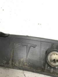Tesla y молдинг на крыло  правая задняя 1683862-00-a Оригинал, фото thumb