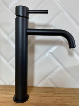 Высокий смеситель для раковины ЧЕРНЫЙ LUNGO BLACK Rea