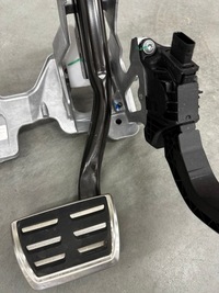 фото thumb №3, Каркас педаль газа тормоза q5 80a 2.0 tdi 22r