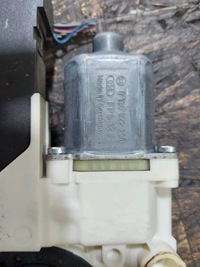 фото thumb №7, Моторчик стекло peugeot 407 левый перед 9646594580 0130822200 1137328125