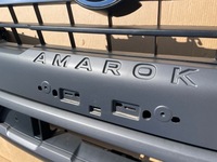 фото thumb №7, Бампер решётка радиатора vw amarok ii 2022- w цвет lc9x камера kompletny jak новый