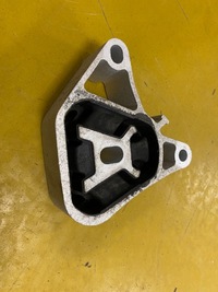 фото thumb №1, Кронштейн двигателя подушка infiniti q30 mercedes 2.2d