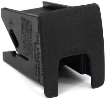 фото thumb №1, Заглушка фаркопа isofix vw passat b8 чёрная