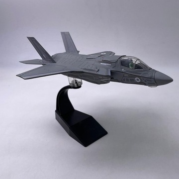 Модель самолета из сплава F 35 в масштабе 1/72