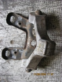 фото thumb №1, Кронштейн глушника кронштейн octavia ii 6q0253147