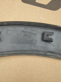 фото thumb №5, Peugeot 2008 ii 2 19- молдинг крила права задня зад 9825736580