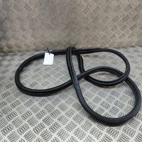 фото thumb №6, Toyota yaris cross 2022 права сторона гумовий прокладка двері задніх