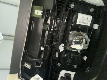 фото thumb №6, Mercedes w243 eqb панель консоль ремни a2476807300