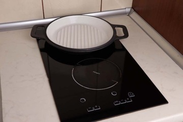 KOCIOŁEK ŻELIWNY EMALIOWANY 3W1 STOJAK+PATELNIA 5L