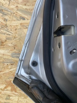 DRZWI LEWY TYŁ TYLNE MITSUBISHI PAJERO III 5D SZYBY