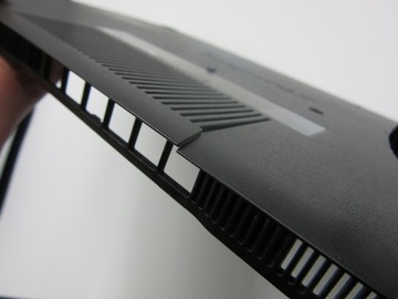 Нижняя часть корпуса Dell Inspiron 5570