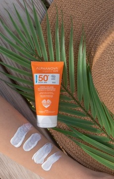 ВОДОНЕПРОНИЦАЕМЫЙ солнцезащитный крем с фильтром SPF50+.