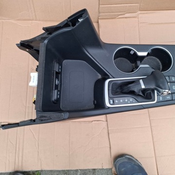 фото thumb №11, Kia sportage iv 4 рестайлінг 18-21 тунель середній панель червона nic зарядний пристрій