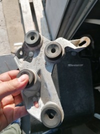 фото thumb №1, Mercedes w205 кронштейн насоса abs кронштейн кронштейн идеальное состояние