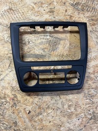 фото thumb №1, Skoda yeti рамка радио 5l0858069l