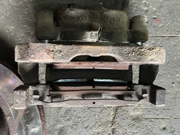 фото thumb №2, 38 jeep grand cherokee wk2 супорт гальмівні колодки перед