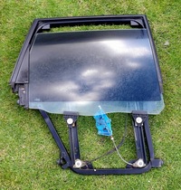 фото thumb №1, Touareg 7l рамка дверь стекло, подъемник правый задняя