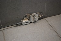 фото thumb №5, Засувка доводчик кришки audi a8 d3 4e0827383c