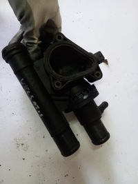фото thumb №3, Корпус термостата renault vel satis 2.2 dci 01-09