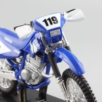 YAMAHA TT-R250 базовая модель 1:18 Maisto