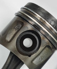 Поршень + шатун jeep grand cherokee 3 wh 3.0 crd 8340e Недорого, фото thumb