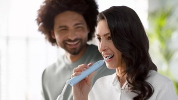 Зубная щетка Philips Sonicare 2100 Blue Sonic входит в комплект.