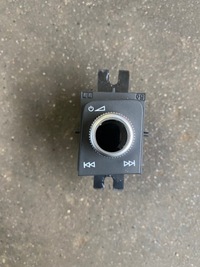 фото thumb №1, Audi q5 80a регулятор громкости 80b919616