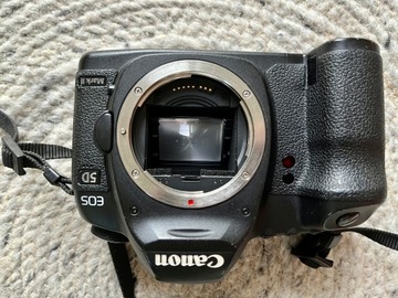 Зеркальная камера CANON EOS 5D Mark II