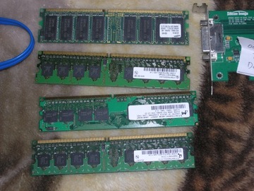 Смесь деталей от компьютеров Dell.