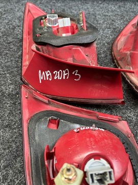 фото thumb №10, Mazda 3 i bk лампа зад права + ліва + лампи w кришка багажника оригінальний номер європа