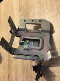 фото thumb №1, Bmw g31 кронштейн левая шторка 7387501