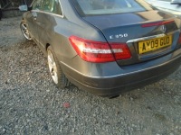 фото thumb №1, Mercedes w207 крышка багажника бампер задняя 755 балка направляющая оригинал