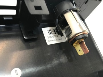 фото thumb №4, Volvo v60 ii 2.0 t гібрид 2020 захист тунелю гніздо прикурювача 39842322