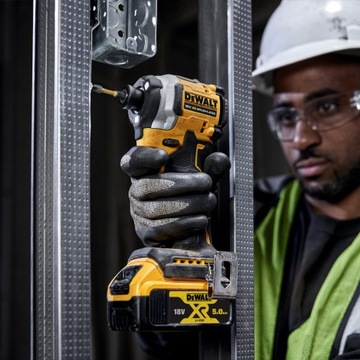 Ударная отвертка 206 Нм 2x2 Ач DeWALT DCF850D2T
