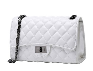 КЛАССИЧЕСКАЯ СТЕГАНАЯ СУМКА CHANEL НА ЦЕПИ