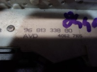 фото thumb №7, Peugeot 1007 05-09 замок перед правый тросы 9681333880 6 pin