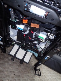 фото thumb №16, Maserati levante сидіння оббивка шкіра обшивки тунель підігрів вентильовані n16