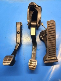 фото thumb №1, Комплект педалей gaz гальмо зчеплення механічна коробка передач vw golf vi