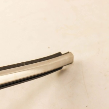 фото thumb №6, Toyota camry 2018 левая сторона планка / прокладка стёкла дверь задних