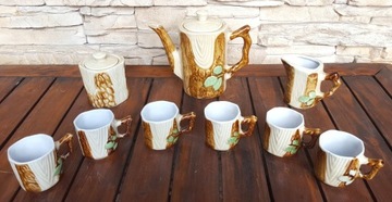 Старые керамические сосуды с изображением чудо-кувшина