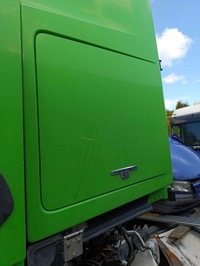 фото thumb №1, Левая дверь крышка багажника бардачка mercedes actros mp4