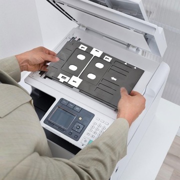 Taca na karty PCV Wygodne materiały eksploatacyjne Atramentowa drukarka kart PCV do R280 R380