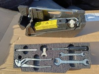 фото thumb №1, Mercedes slk r170 набір ключі інструменти підйомник автомобільний домкрат